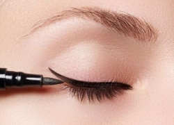 Best Drugstore Eyeliner for Oily Lids