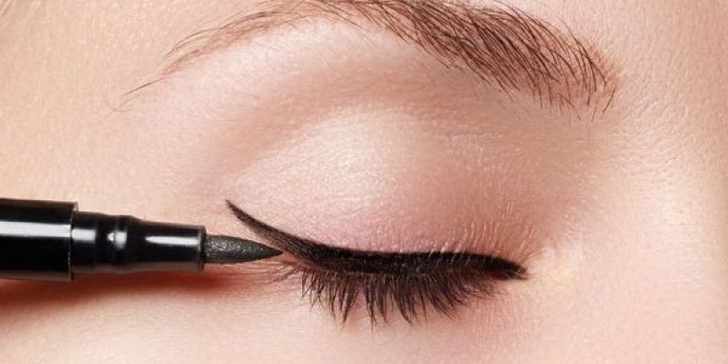 Best Drugstore Eyeliner for Oily Lids