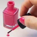 Nail Colors for Deep Skin Tones: Undertone, Finish, and Care Guide
