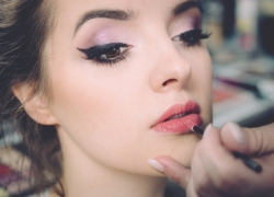Winged Eyeliner Tools that Every Woman Must Have