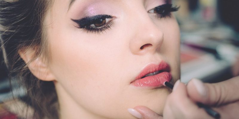 Winged Eyeliner Tools that Every Woman Must Have