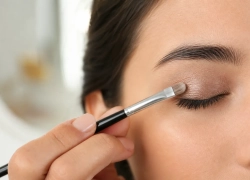 Cream Eyeshadow Application: Layers and Eye Safety